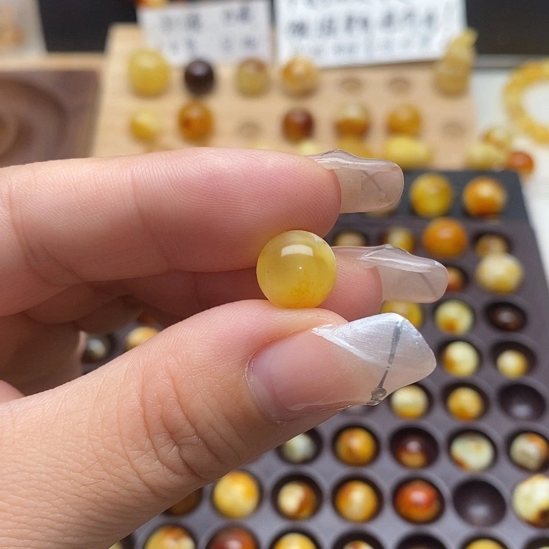 R***u蜜蜡未镶嵌裸石蜜蜡