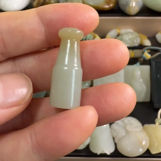 用***7和田玉（糖玉）未镶嵌颈饰