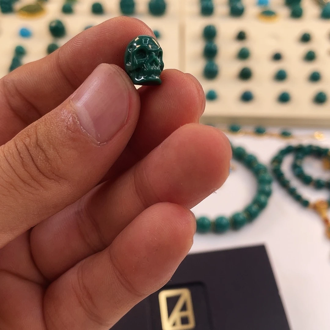 绿松石未镶嵌颈饰