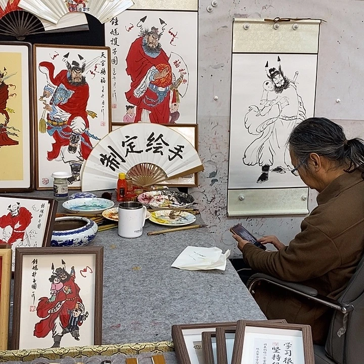 嘻***@国画框张老师画画