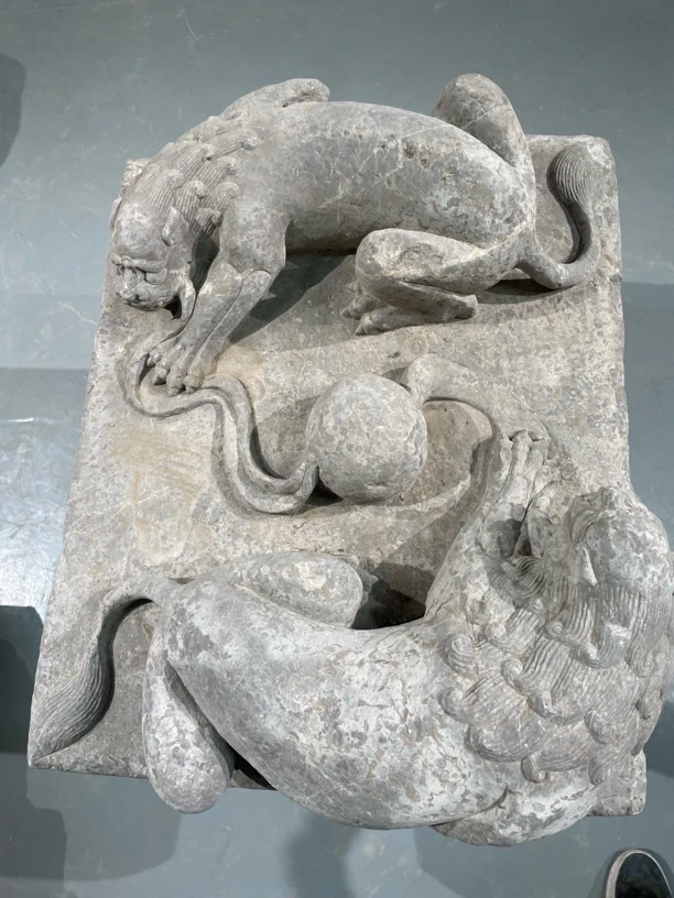 青石爬狮 双狮戏绣球好事连连