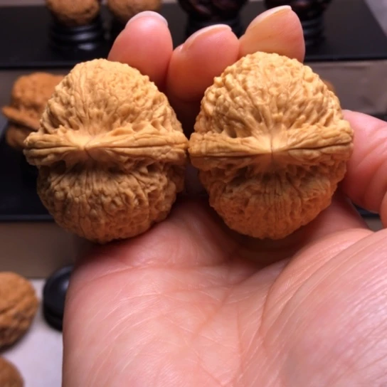 文玩核桃把件演*麒麟铁狮子17