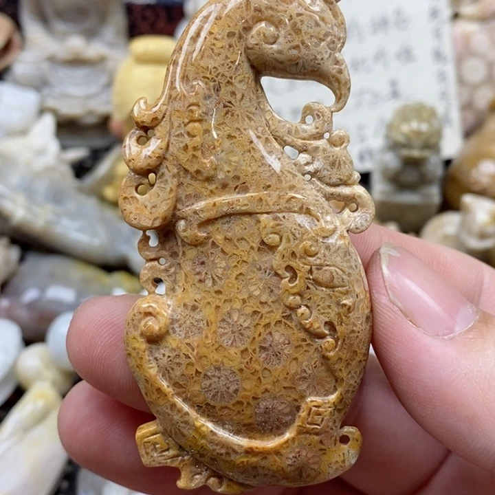 颈饰未镶嵌硅化珊瑚（珊瑚玉）