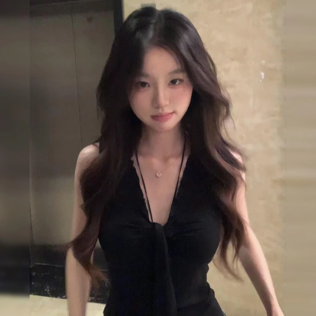 法式纯欲风黑色深v领吊带背心女夏新款韩系漂亮网红性感辣妹上衣