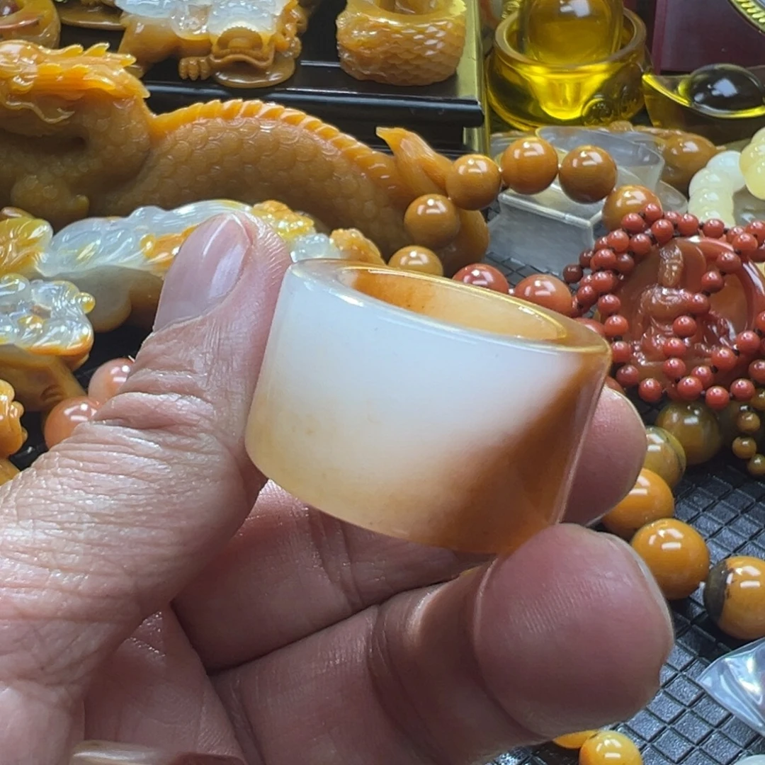 石英质玉未镶嵌颈饰