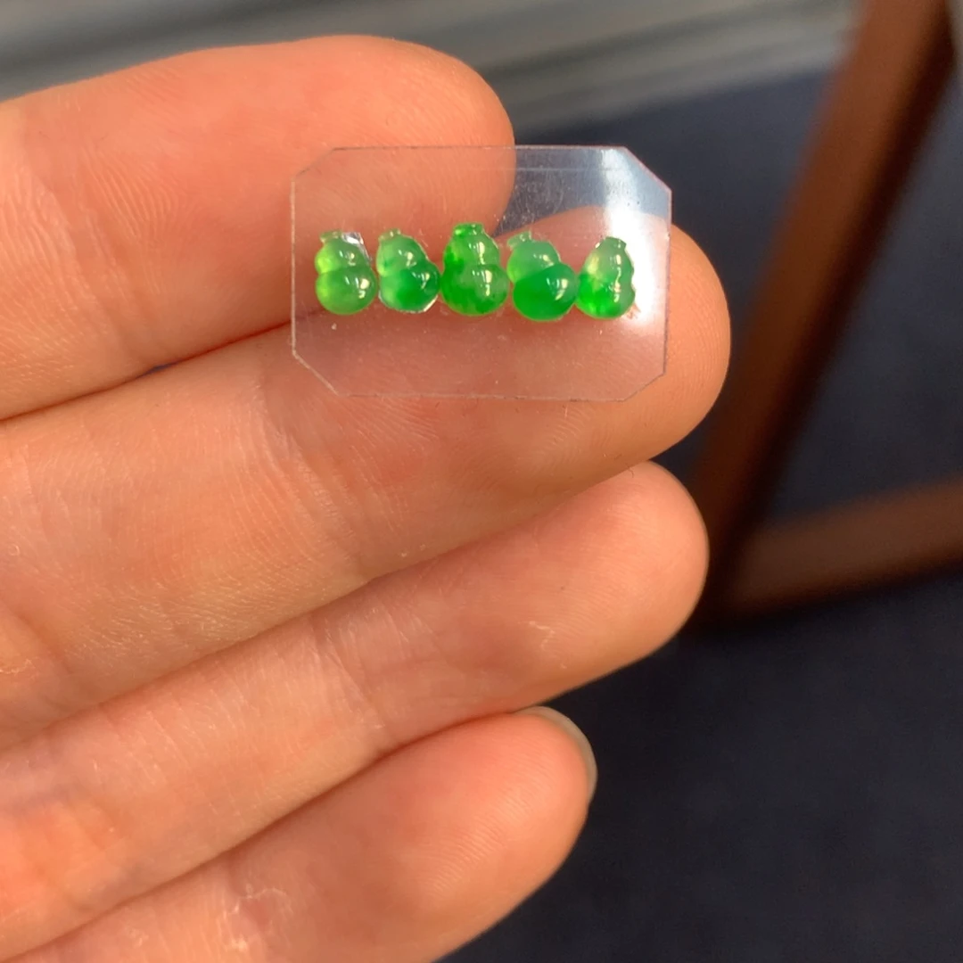 翡翠未镶嵌颈饰葫芦