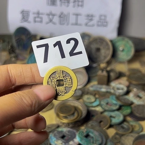 铜熊****衣复古文创工艺品