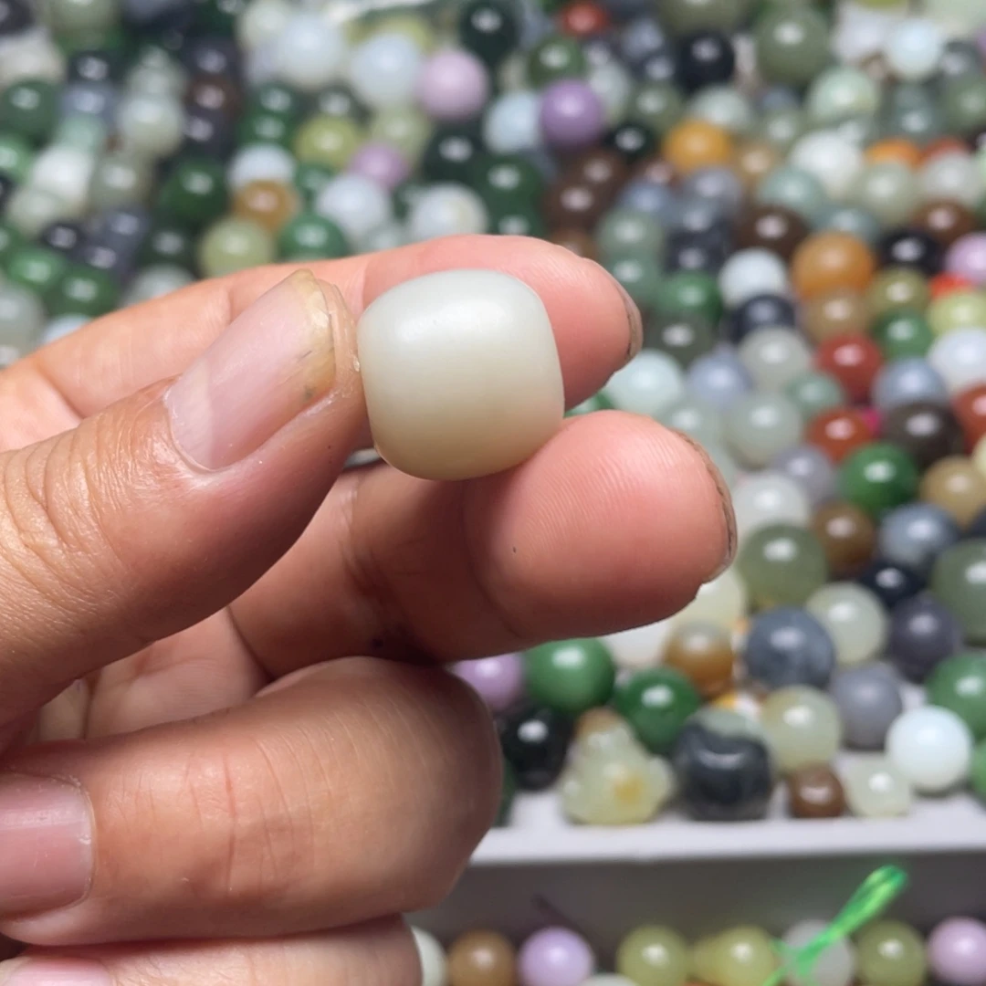 魏***越未镶嵌和田玉车挂