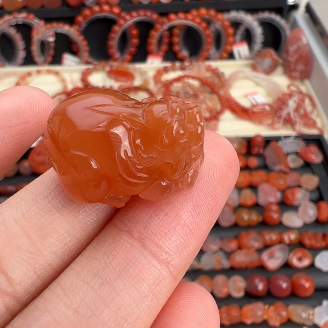 南红玛瑙未镶嵌颈饰貔貅