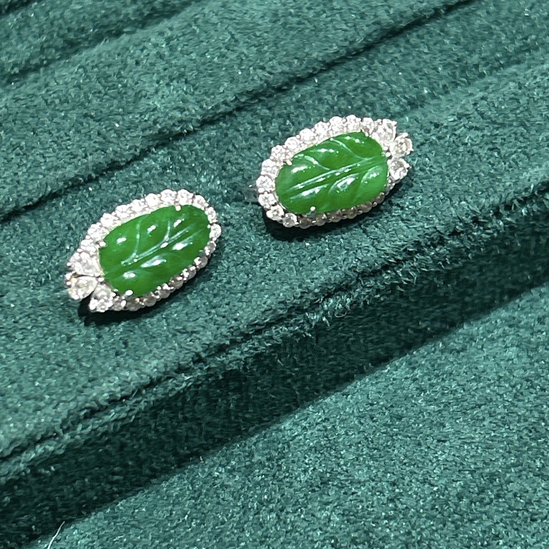 7姐专场/翡翠冰辣绿耳钉10.6*6.4*3.0mm
