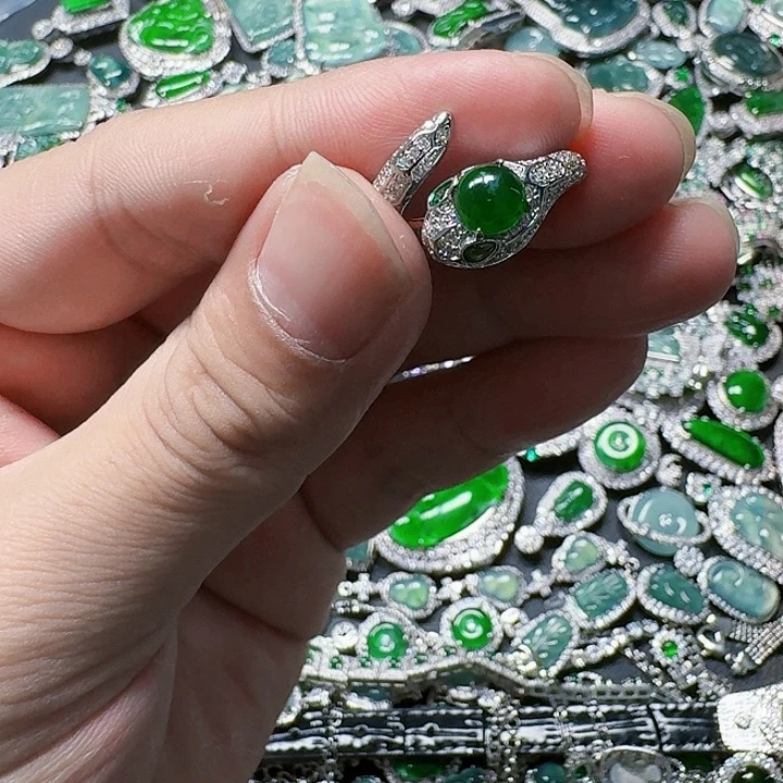 翡翠颈饰未镶嵌天然A货翡翠放漏