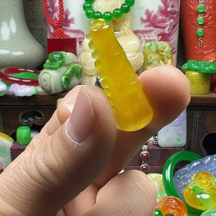 翡翠未镶嵌颈饰七天无理由