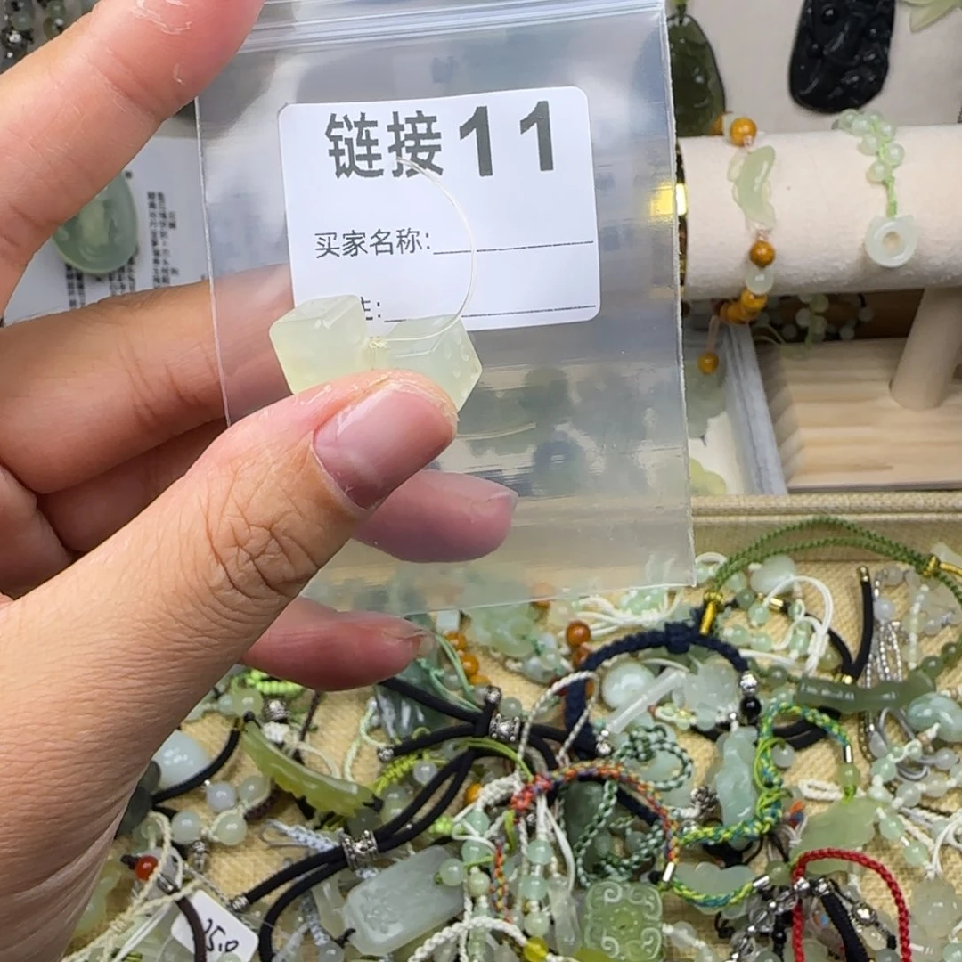 蛇纹石玉岫玉未镶嵌小*孩