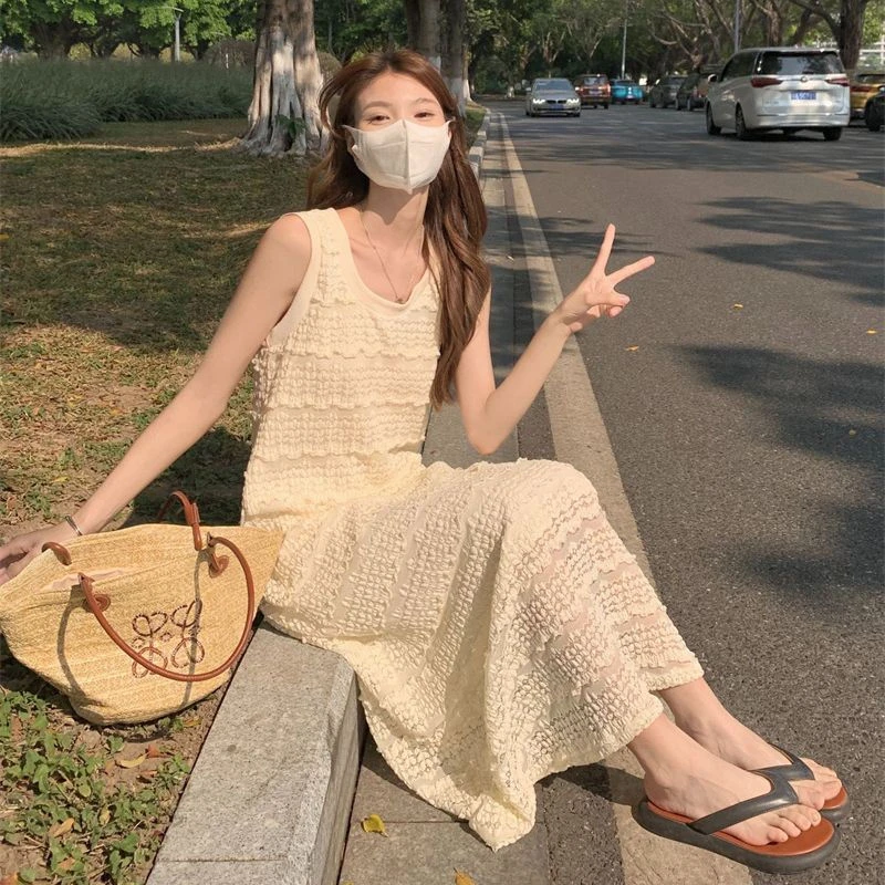 多巴胺甜美风杏色无袖连衣裙女夏季茶歇法式初恋蕾丝吊带裙长裙子
