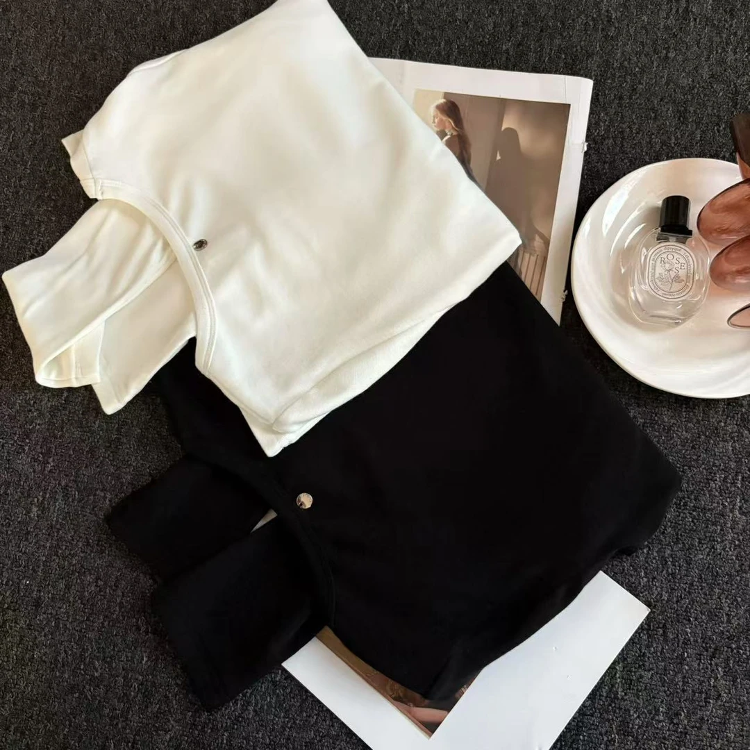 QY 小金扣 U领显瘦必备打底衫 4J2308