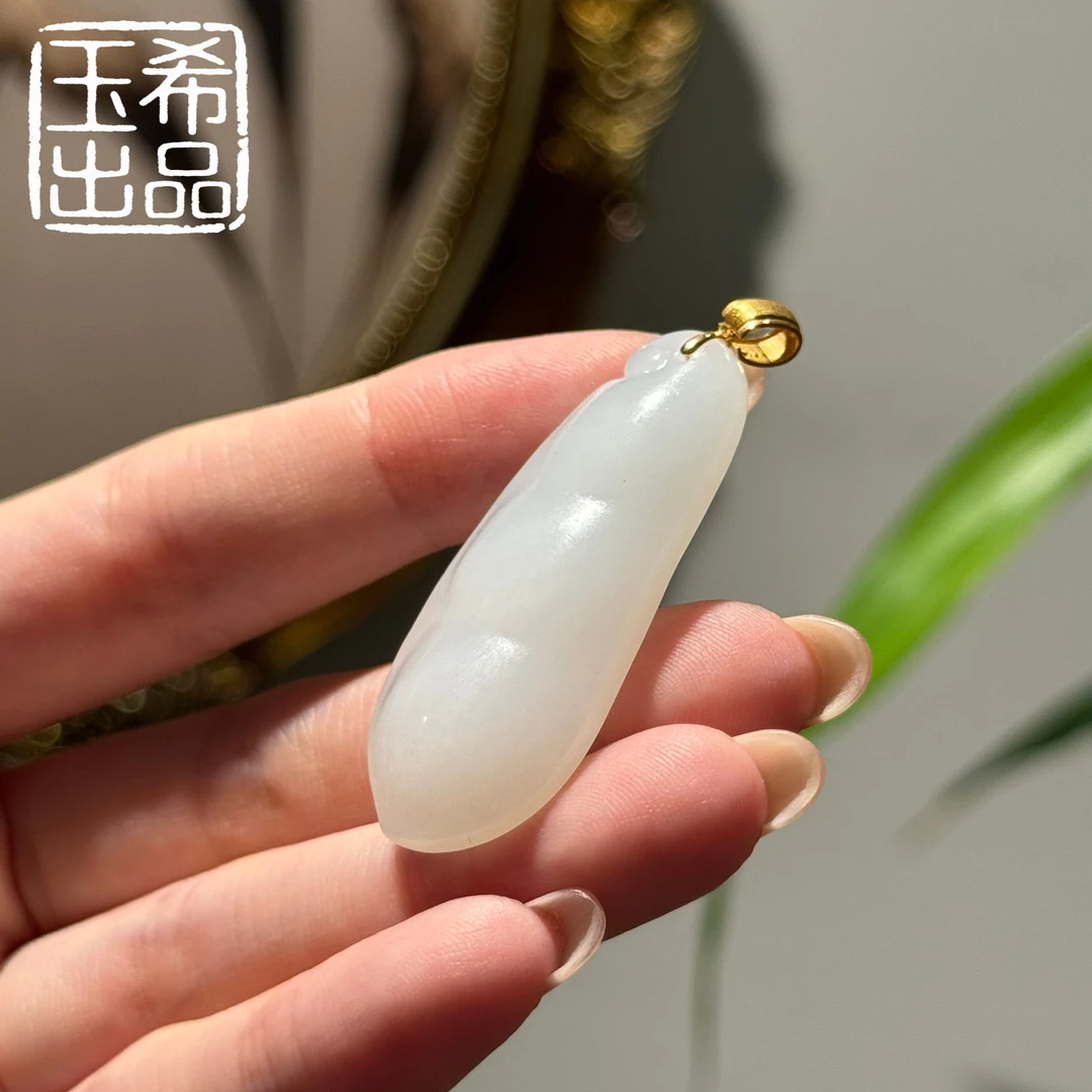 珍藏级 和田玉 俄料 羊脂白玉 福豆吊坠 43*18*9 Y715