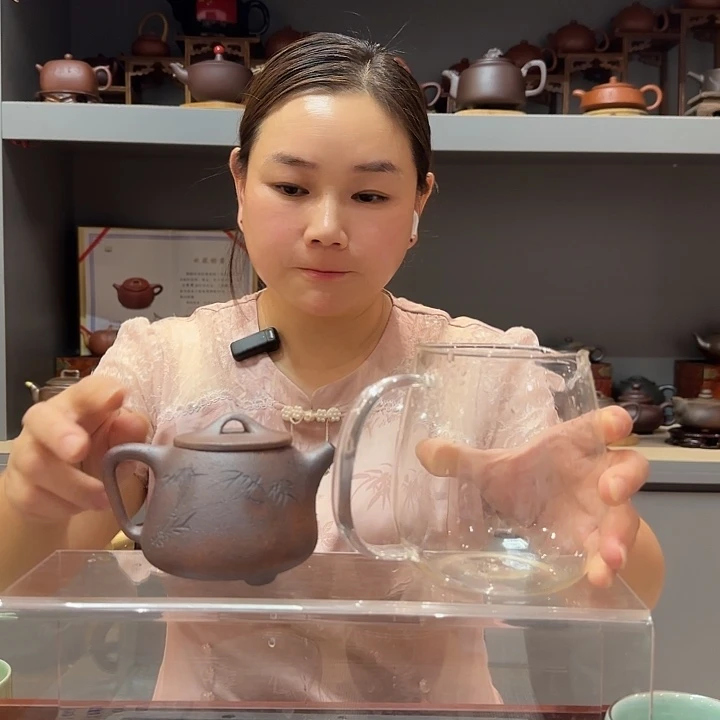 白泥花瓶高石瓢带手工刻花230cc