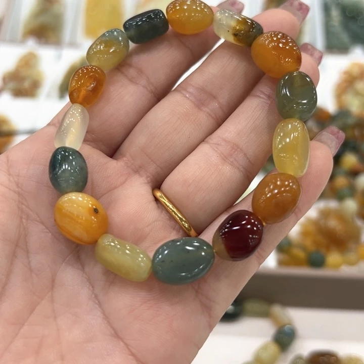 长***长蛇纹石玉未镶嵌颈饰