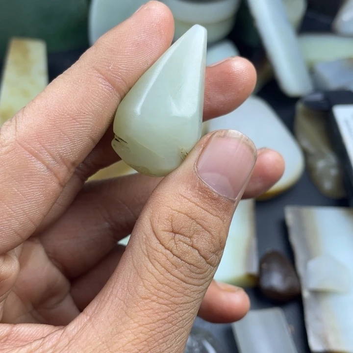 无***啡和田玉未镶嵌颈饰