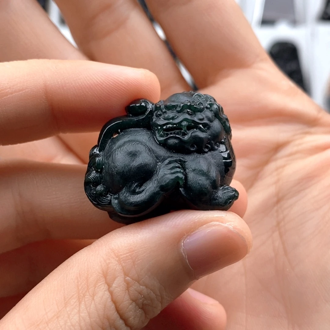 颈饰未镶嵌翡翠狮子