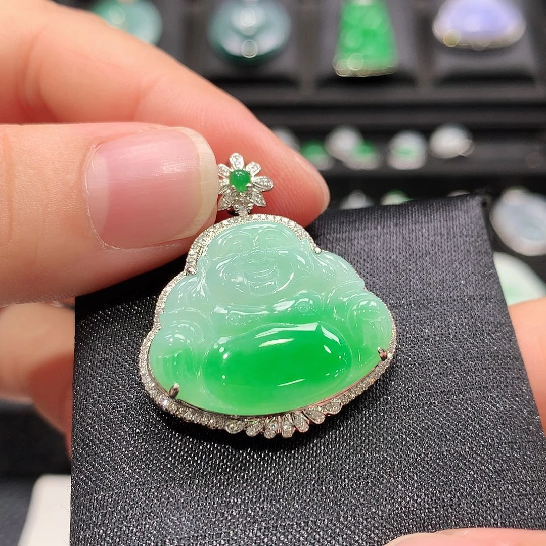 翡翠18K金镶嵌颈饰佛公