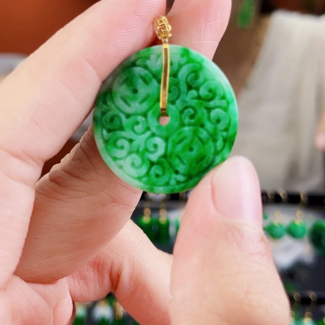 翡翠18K金镶嵌耳饰