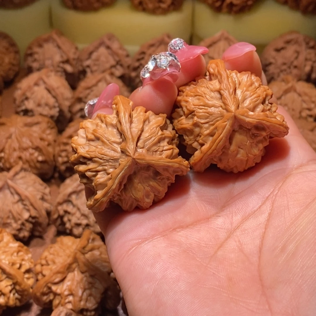 G***g盘山文玩核桃手把件