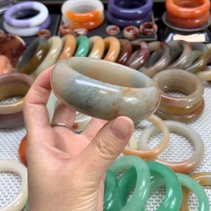 石英质玉未镶嵌手镯