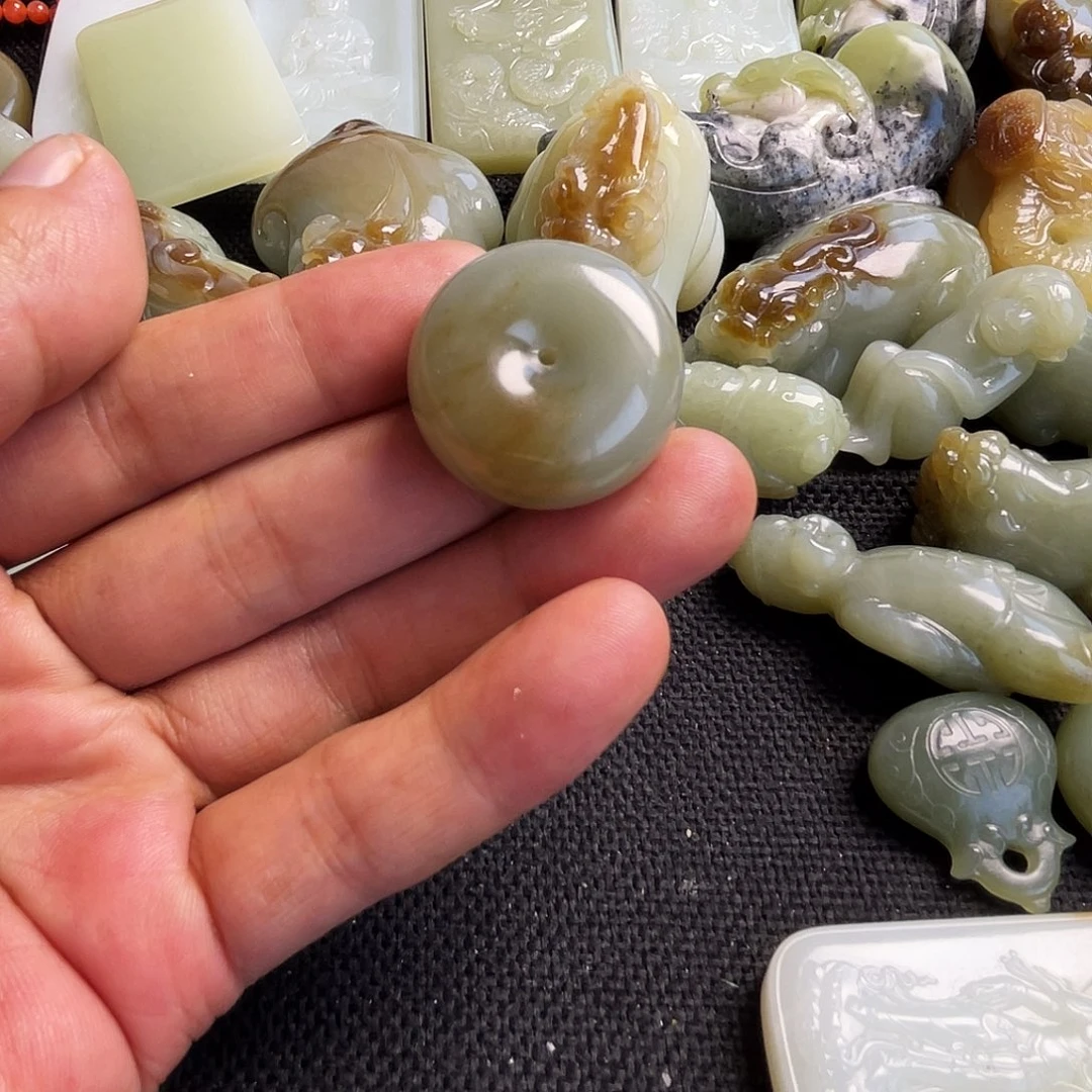 和田玉未镶嵌吊坠(不含链)烟**衫