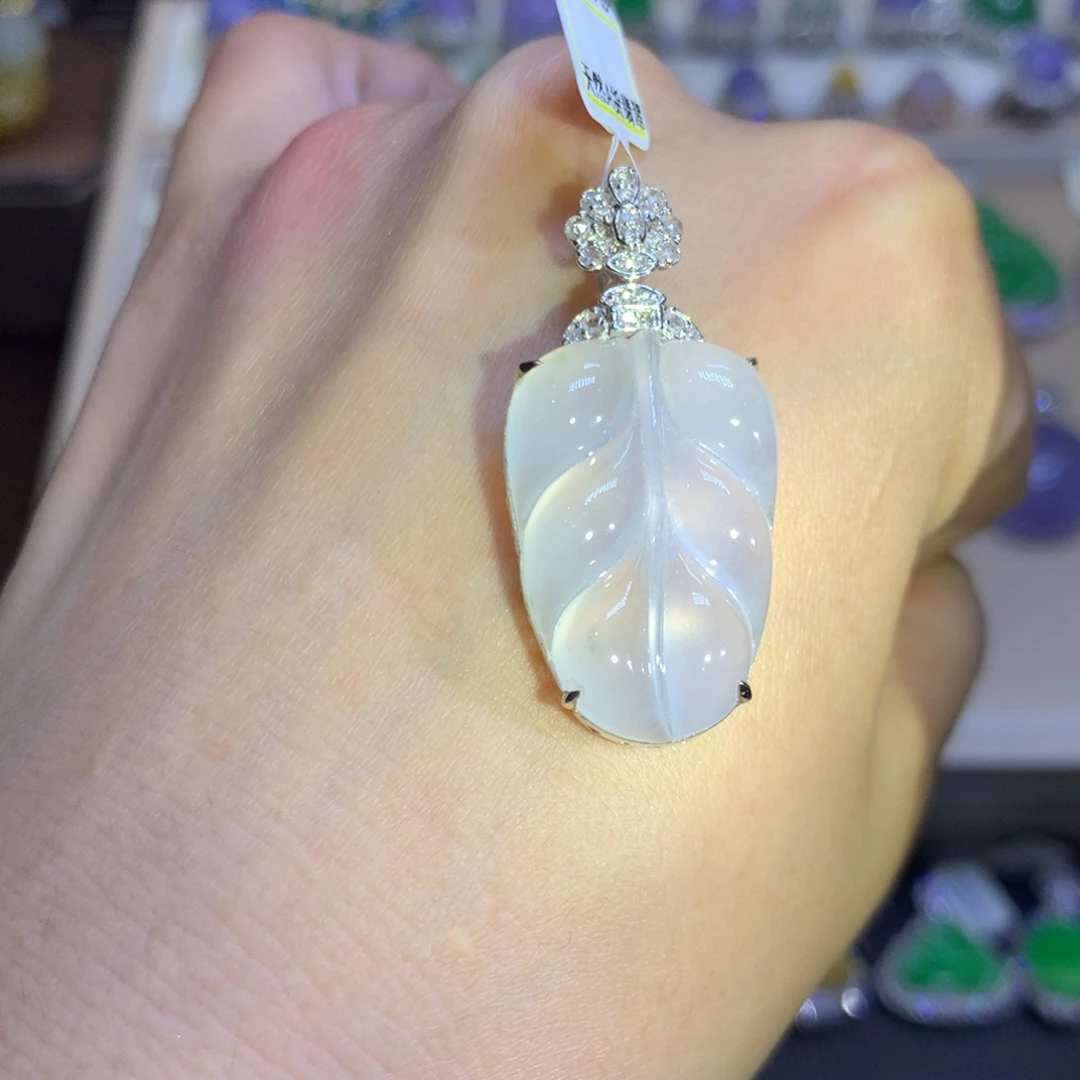 翡翠18K金镶嵌颈饰翡翠