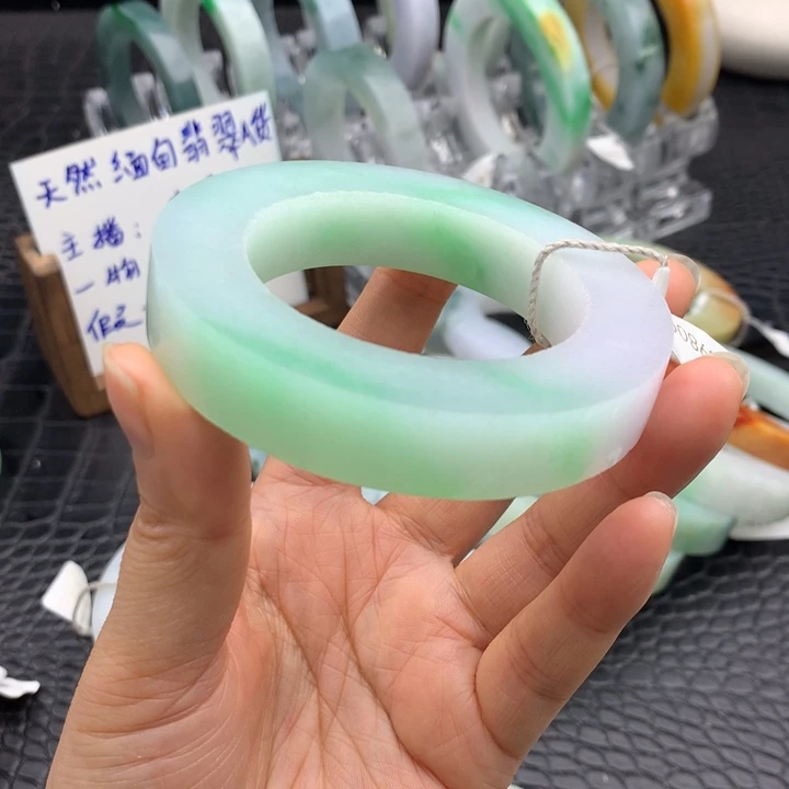 明***岩定制翡翠未镶嵌翡翠手镯