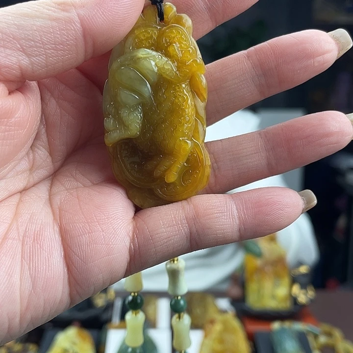 蛇纹石玉未镶嵌颈饰