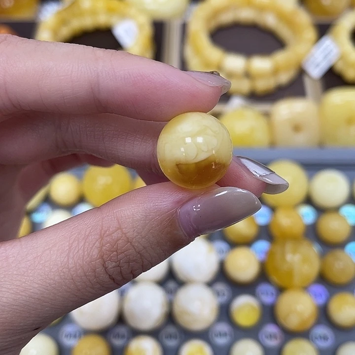 琥珀未镶嵌裸石14.5mm瑕 8-9