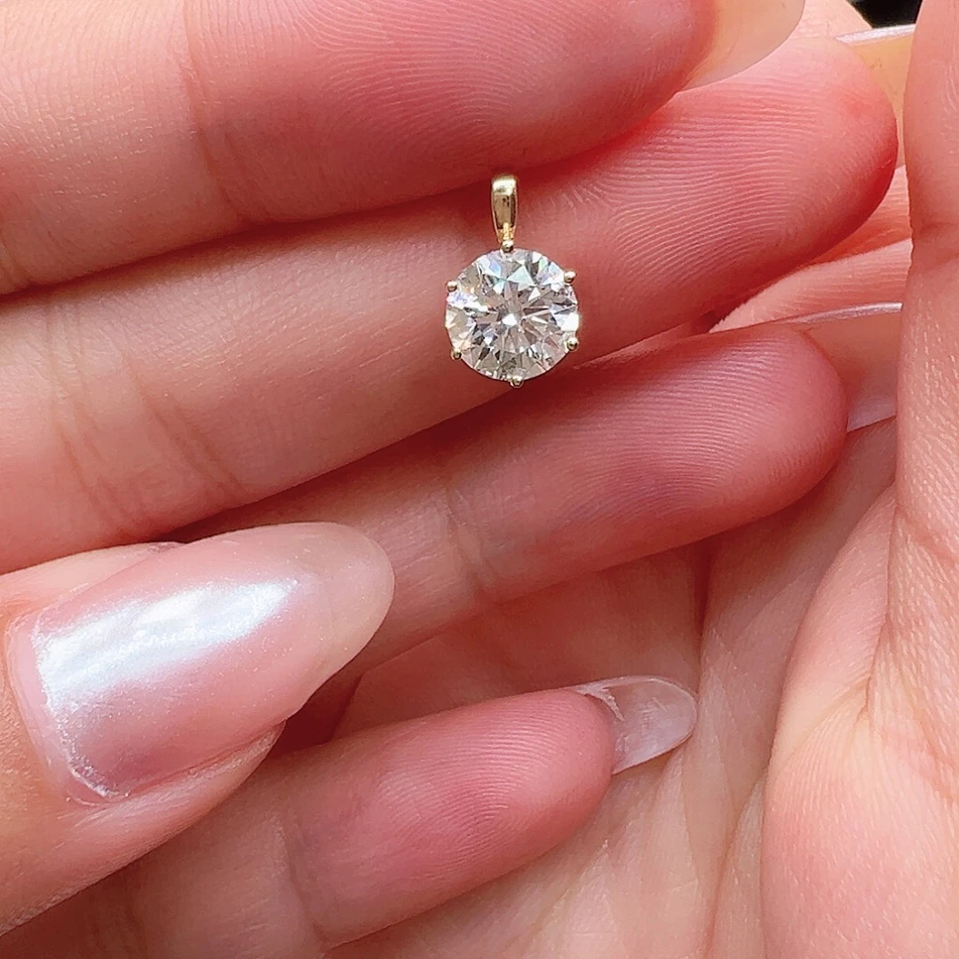 18K金镶嵌颈饰实验室培育钻石