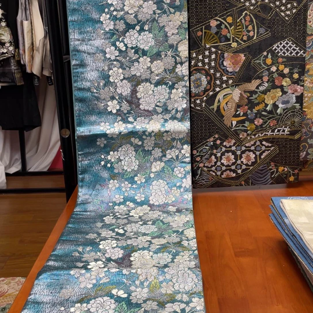 织绣彩金引箔樱花纹
