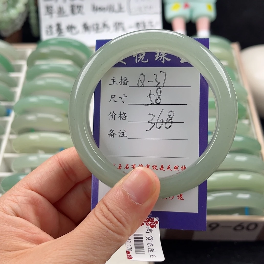 石英质玉手镯未镶嵌一****