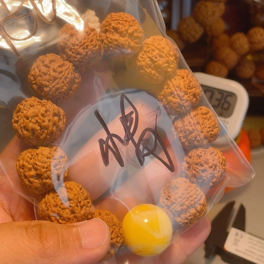 金刚菩提手串情****?蜂王