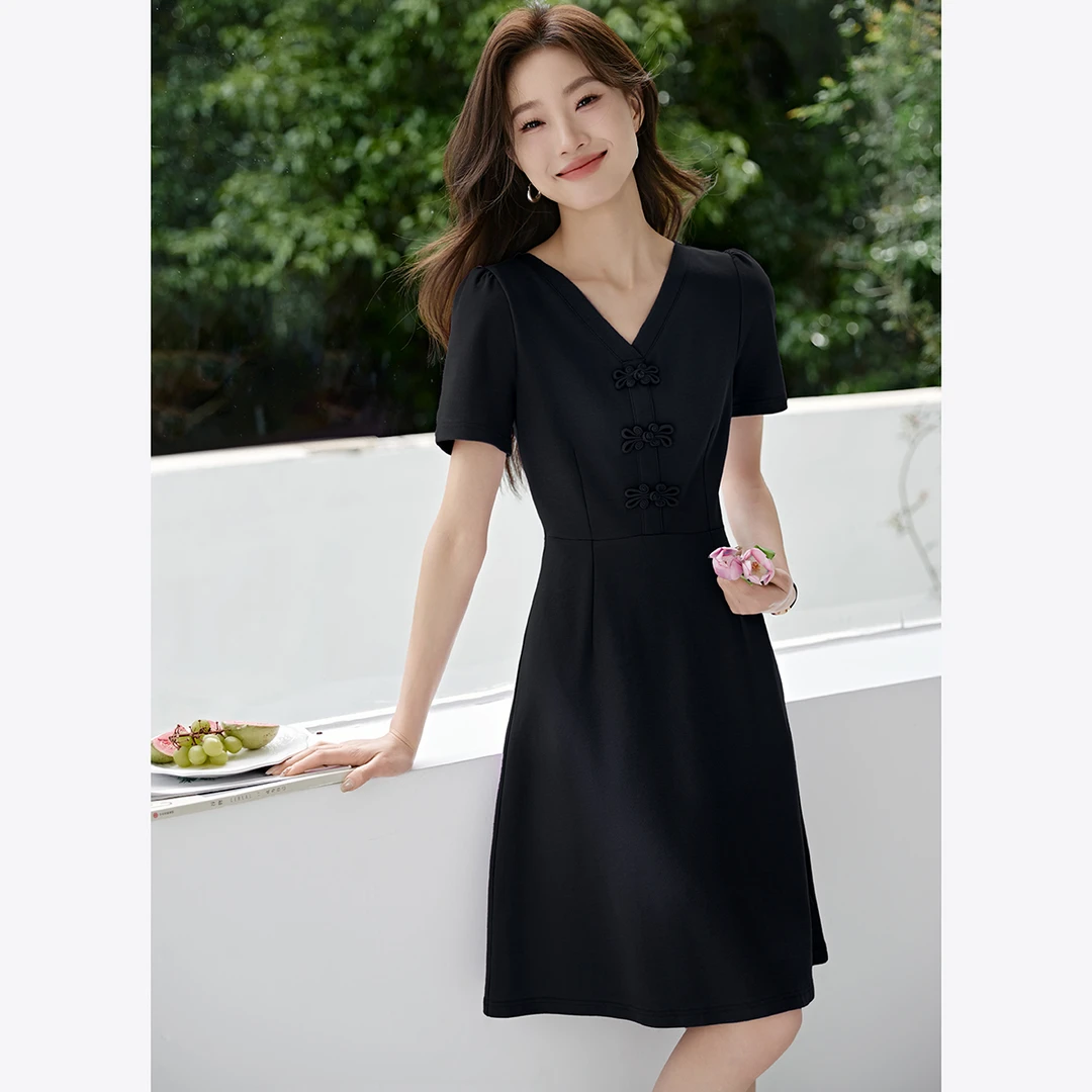 沫晗依美2025夏优雅国风盘扣设计感V领收腰显瘦气质连衣裙69902