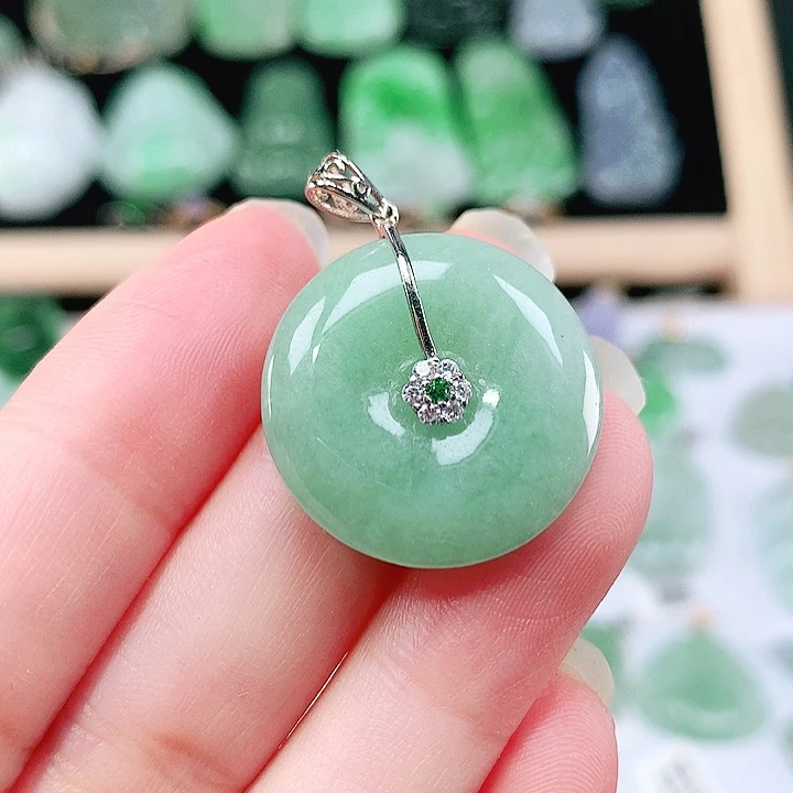 翡翠未镶嵌颈饰吊坠