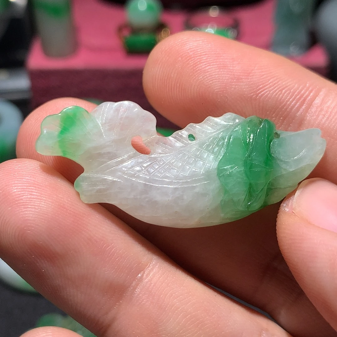 翡翠未镶嵌颈饰翡翠鱼