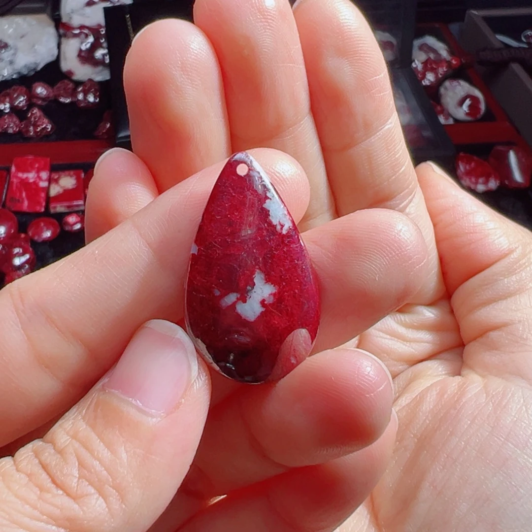 天然辰砂天然朱砂原矿石吊坠12.3克