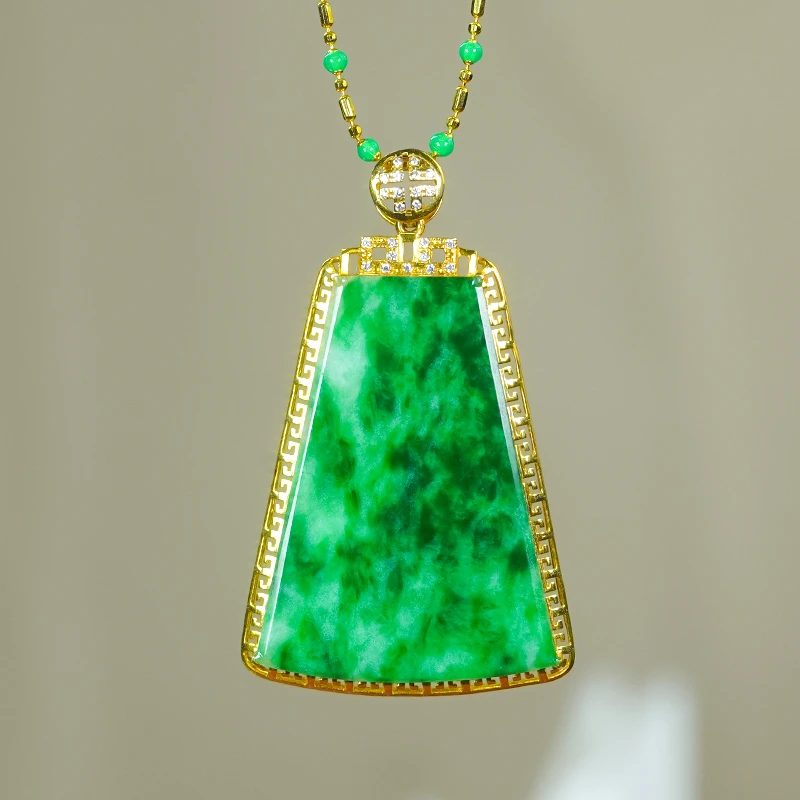 K金镶嵌气质百搭回纹设计感天然辣阳绿翡翠A货无事牌单吊坠