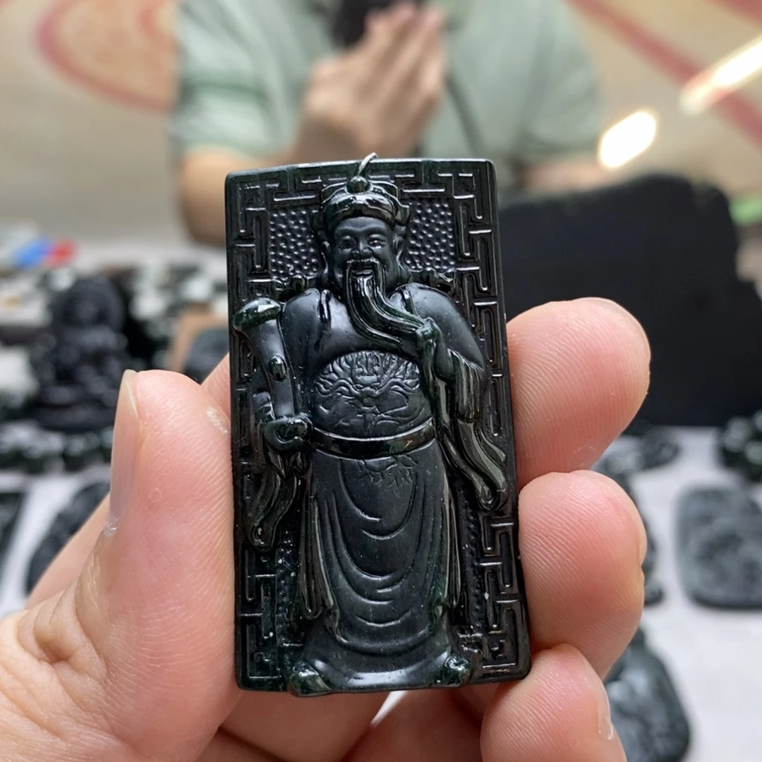 翡翠未镶嵌颈饰财神