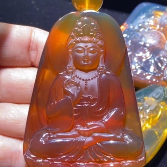 琥珀未镶嵌裸石正装观音55克