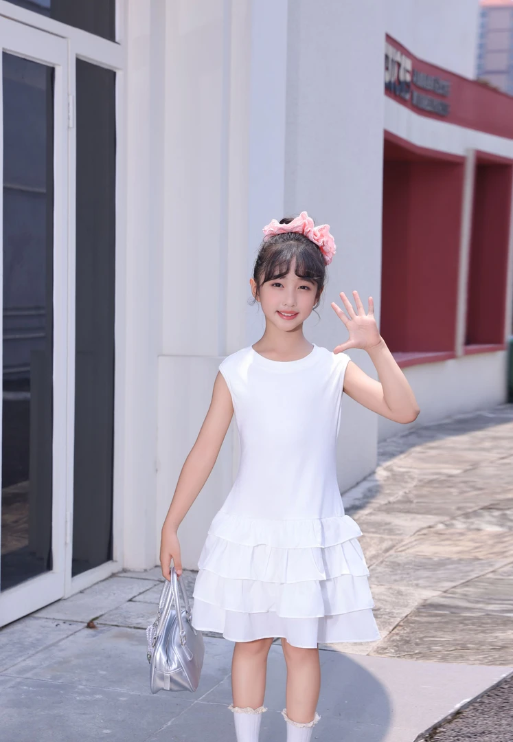 女童夏季连衣裙2025新款儿童洋气高级赫本风无袖蛋糕公主背心裙子