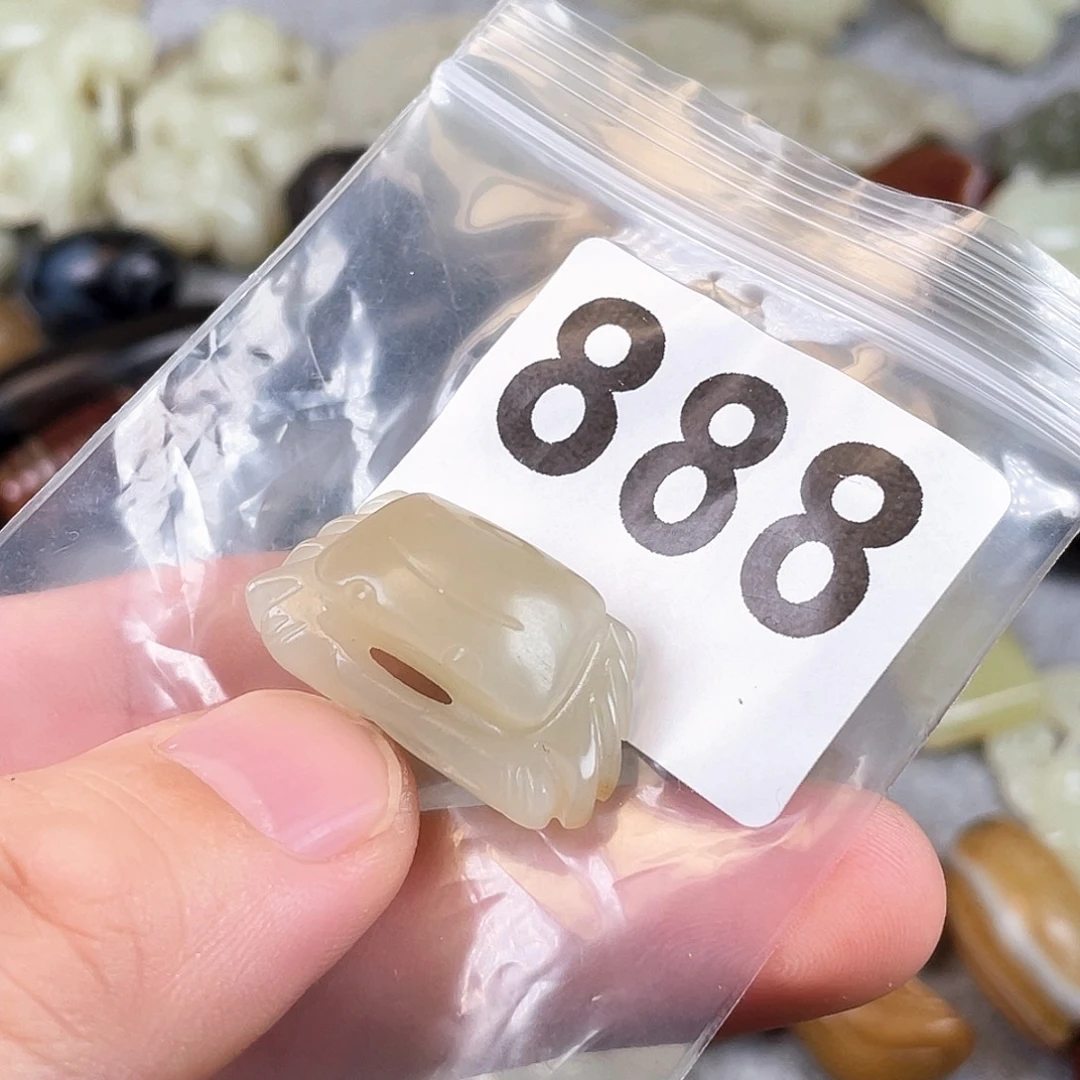 喵***喵颈饰未镶嵌和田玉