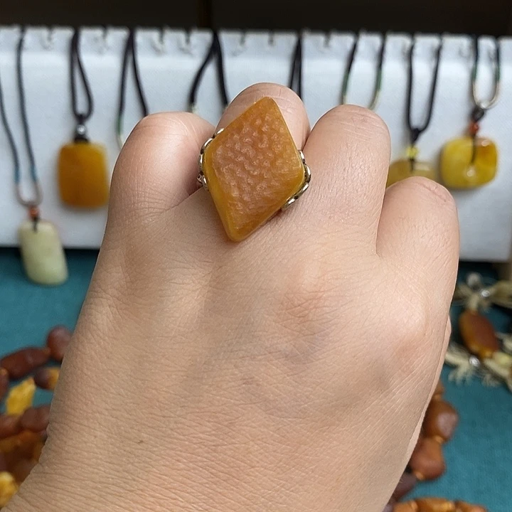 蜜蜡未镶嵌珠宝奇石戒指