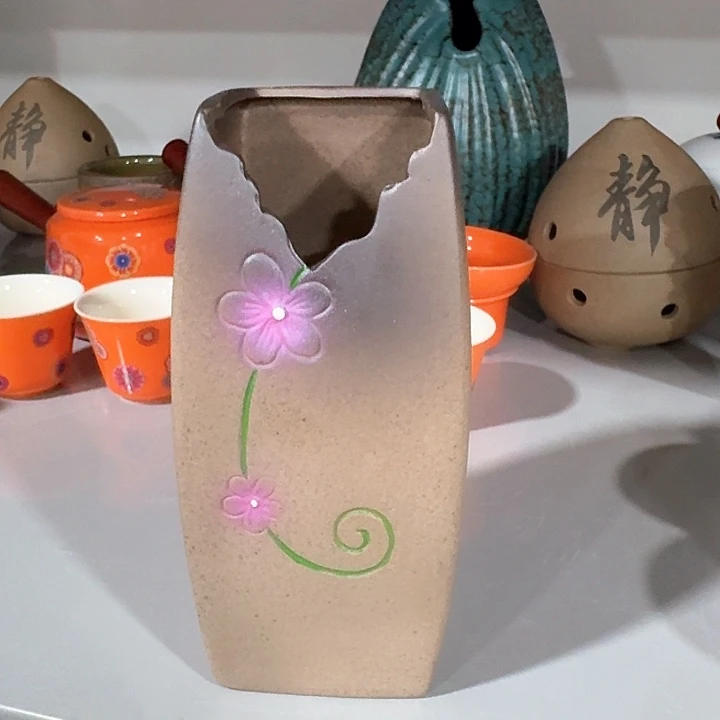 主人杯一个，瓷。品茗