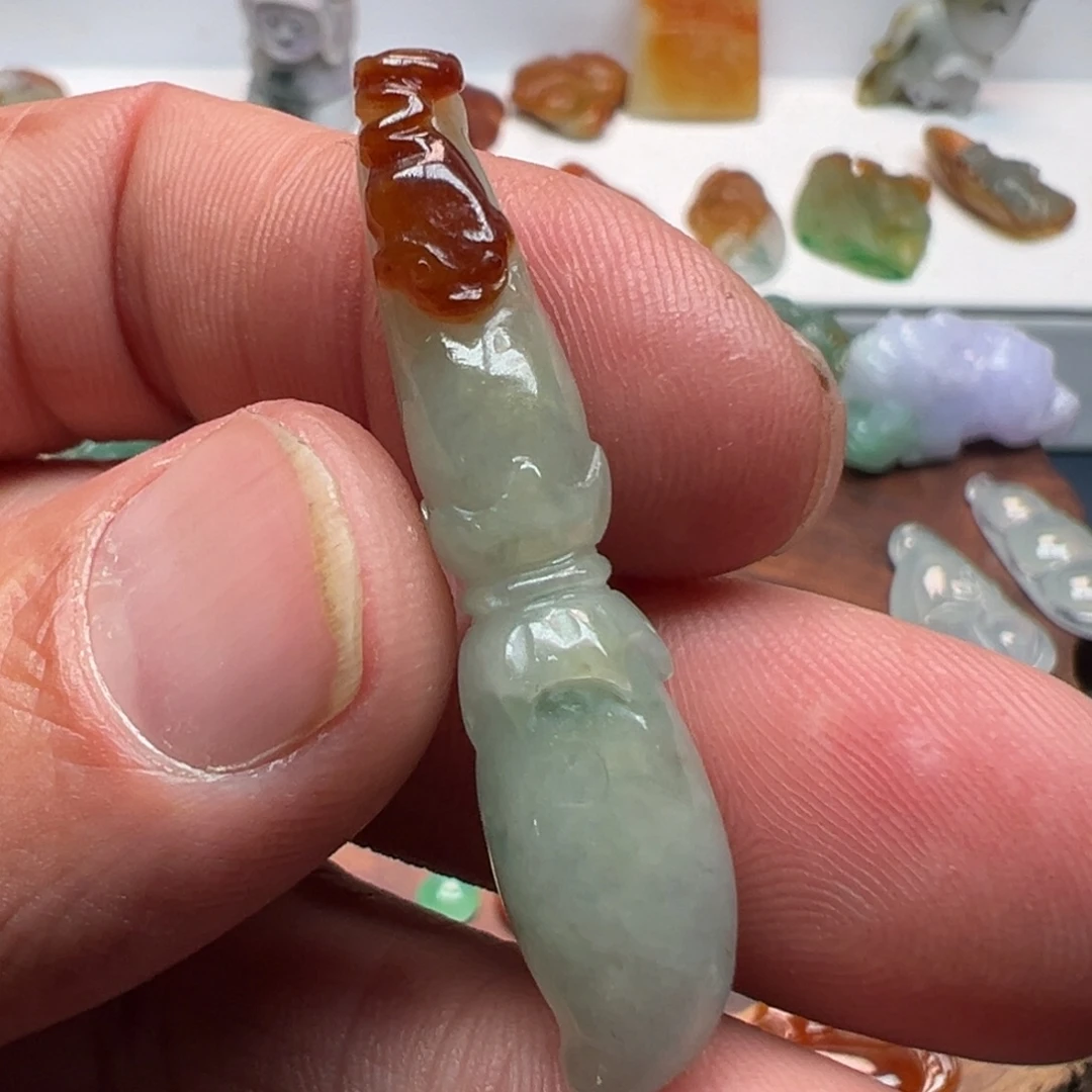 翡翠未镶嵌颈饰翡翠首饰