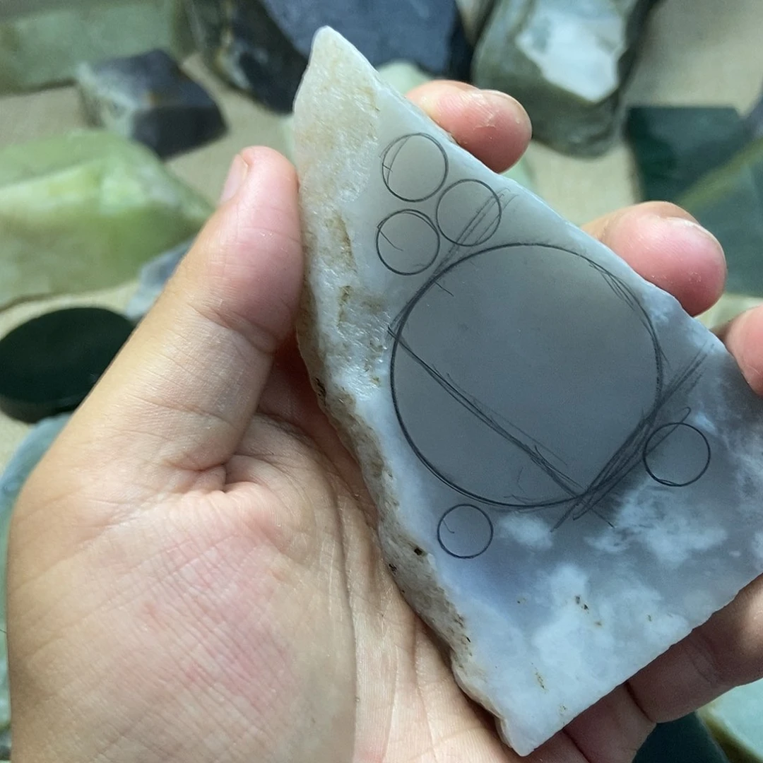 二***牛和田玉（糖玉）未镶嵌珠宝半成品